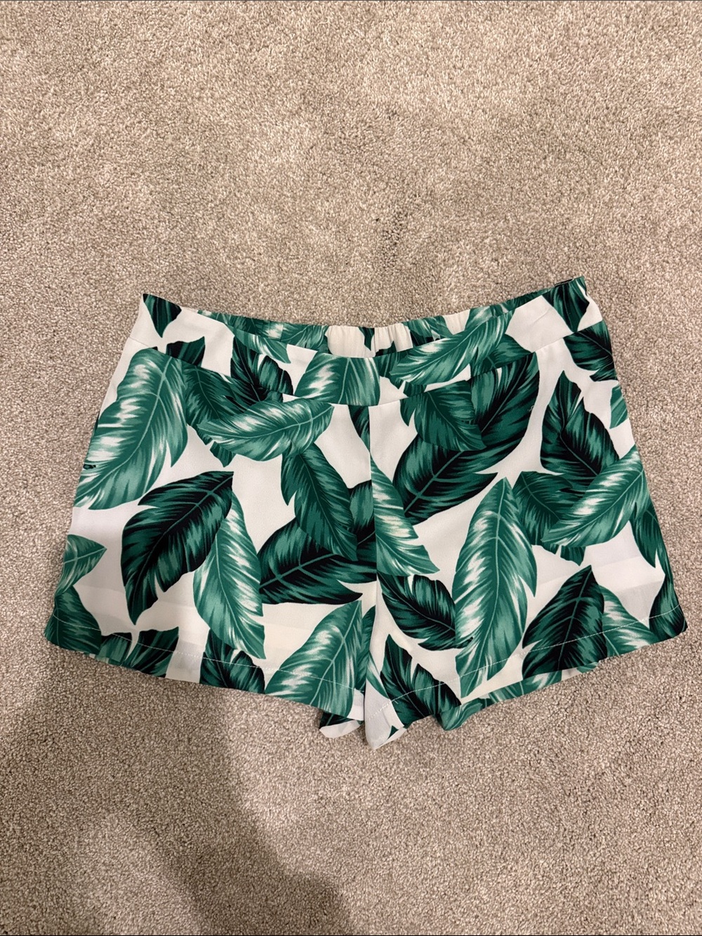 Green Leaf Print Women’s Shorts
